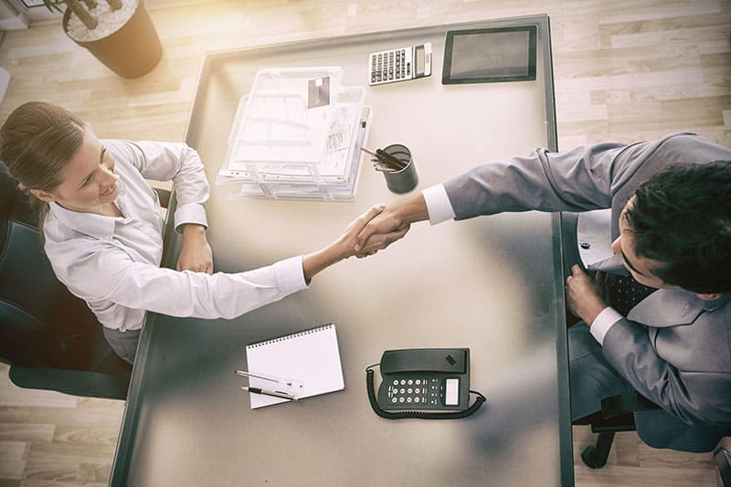 sales-recruitment-handshake
